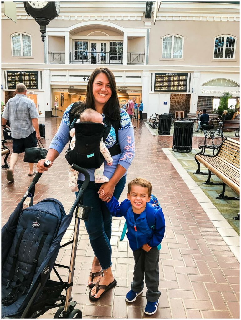 mom with two kids ready to travel
