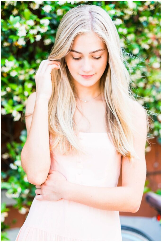 savannah Georgia high school senior girl standing in front of blooming jasmine